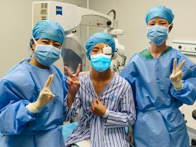 孙红主任帮助揭西男孩“正视”迎接新学期