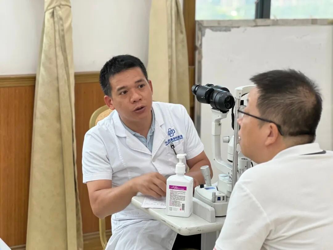 守护职场“视”界，共筑眼健康防线——明康眼科携手中国邮政开展义诊活动