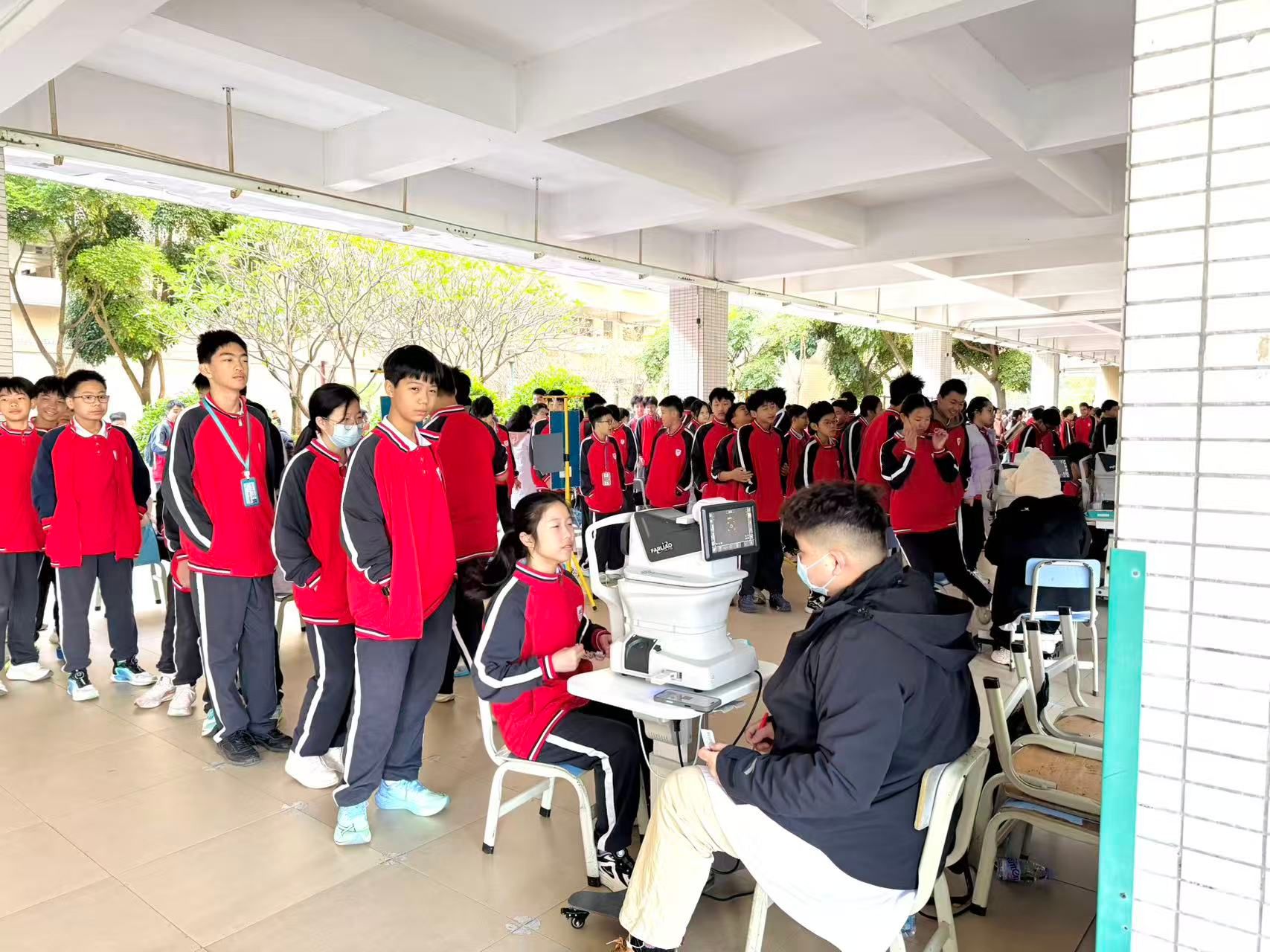 明康眼科义诊走进惠州正弘实验学校,护航青春助力成长!