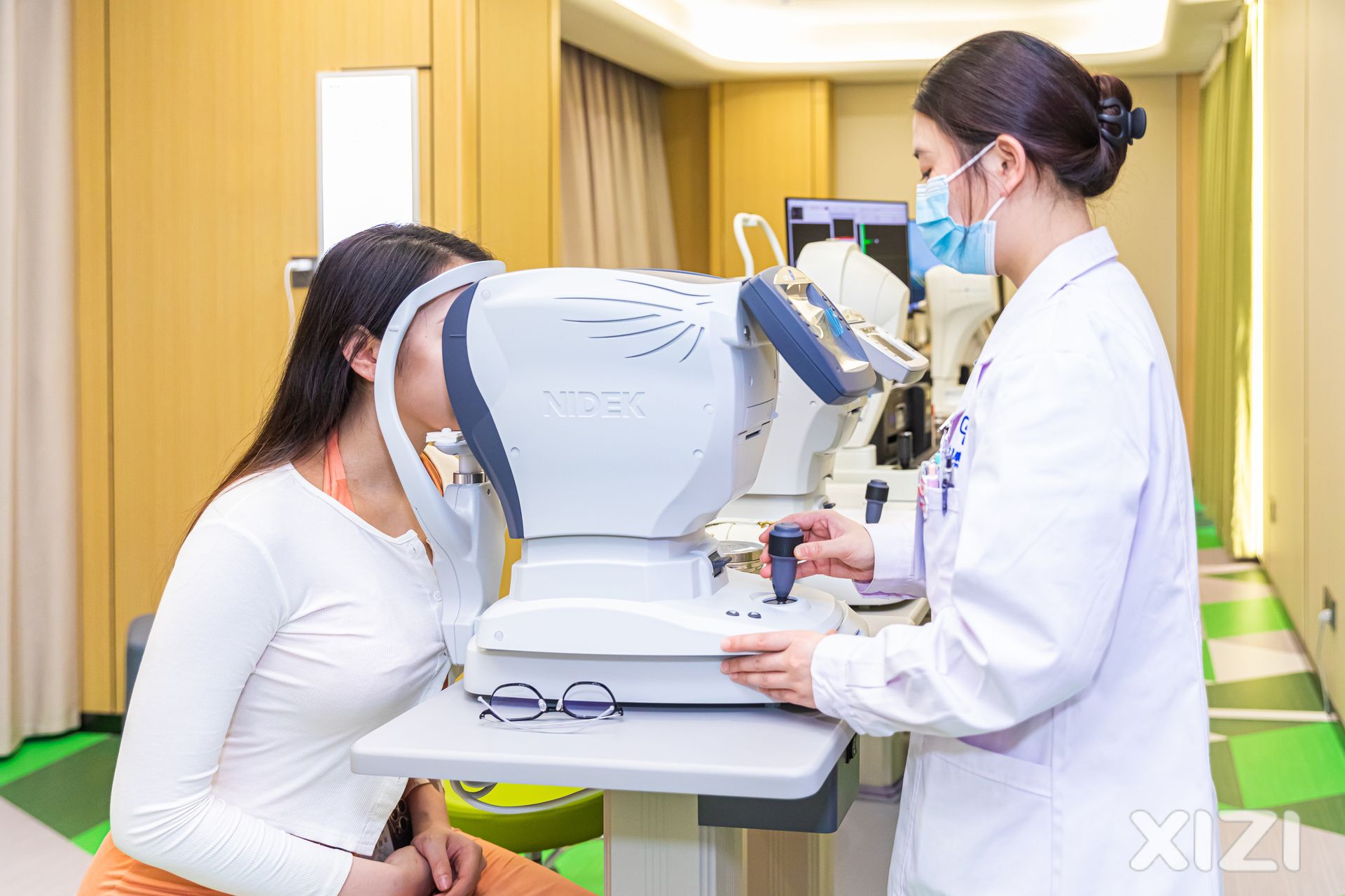 三八献礼 | 女士到院0元验光,消费送品牌墨镜,集赞最高返现380元!