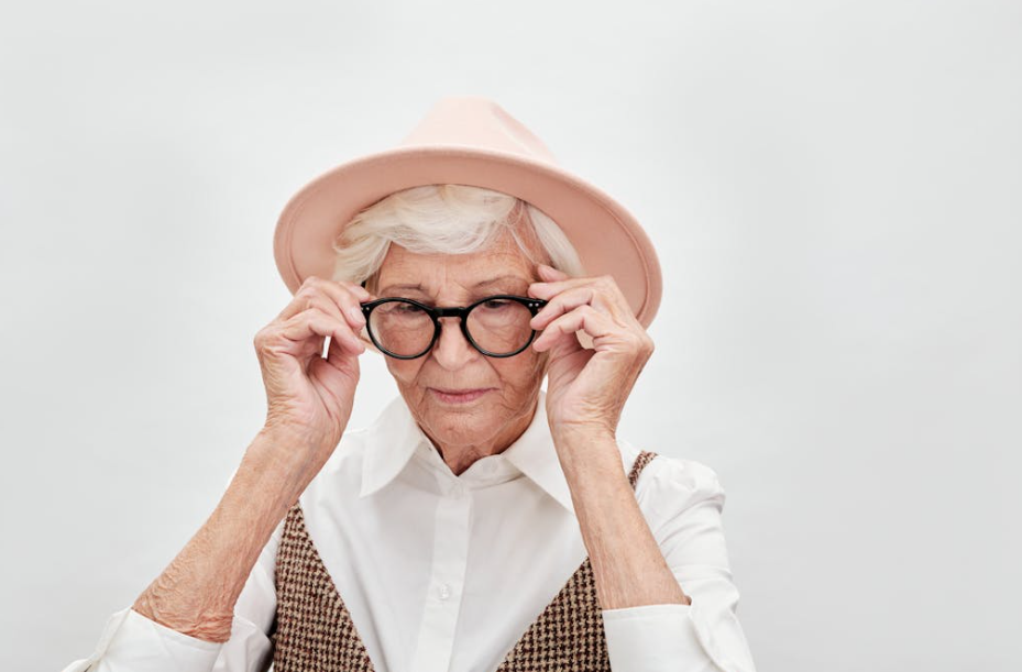 甩掉老花镜！老花晶体置换术——实现远中近清晰视力