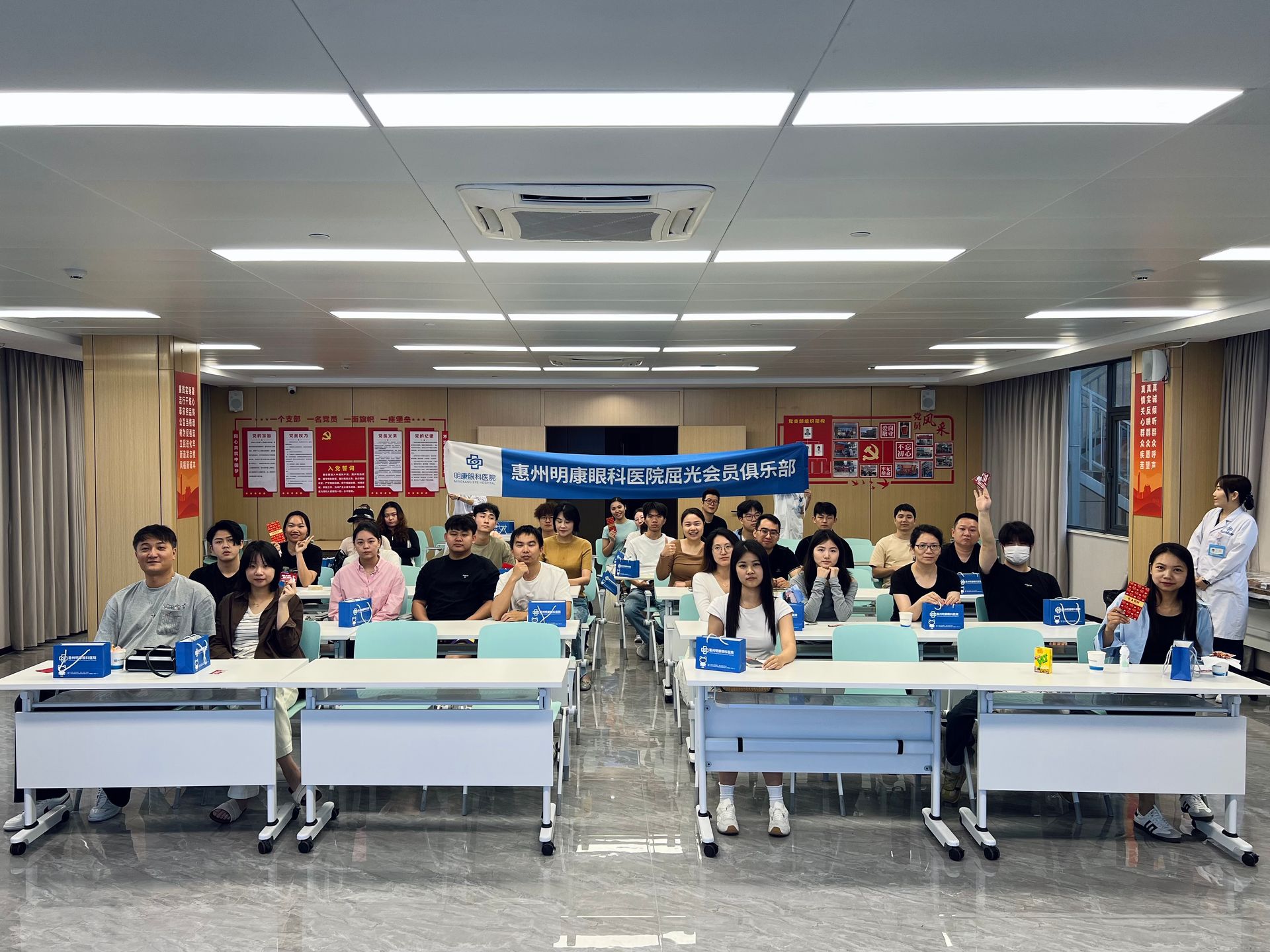 三载守护，清晰同行——明康眼科屈光中心全飞秒开机3周年精彩回顾