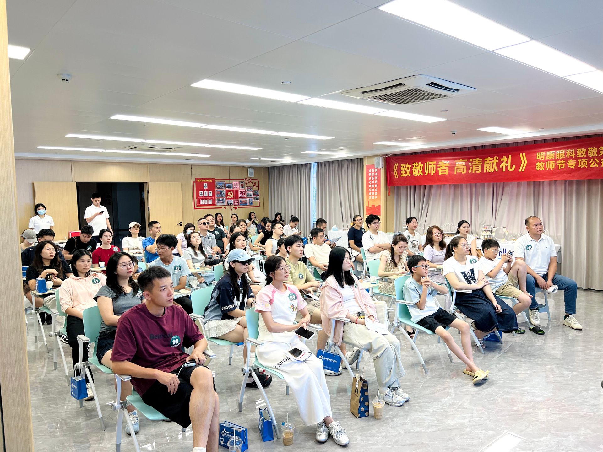 明康眼科「第四届微创全飞秒公益摘镜教师专场活动」圆满收官!